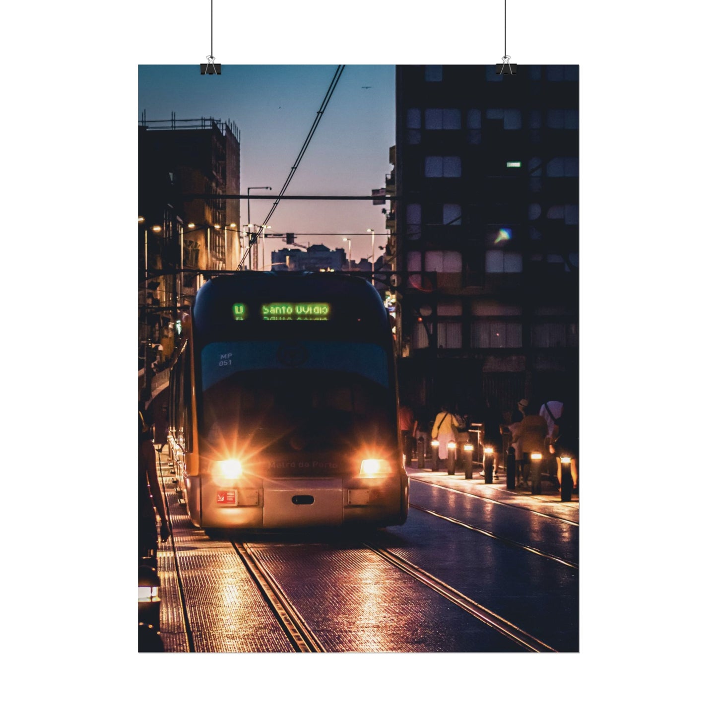 Pósters Enrollados 'Tren Urbano al Atardecer', OPORTO