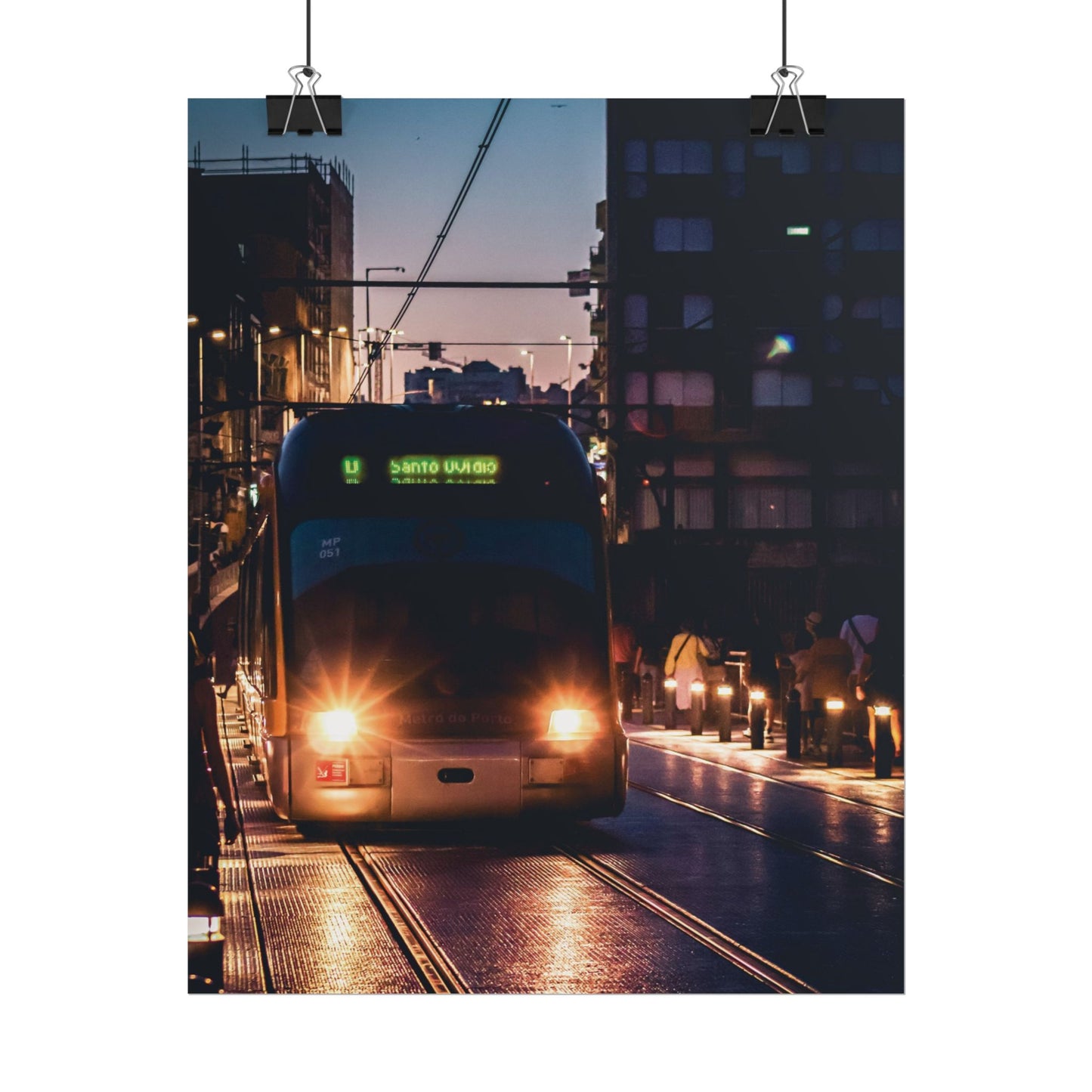 Pósters Enrollados 'Tren Urbano al Atardecer', OPORTO