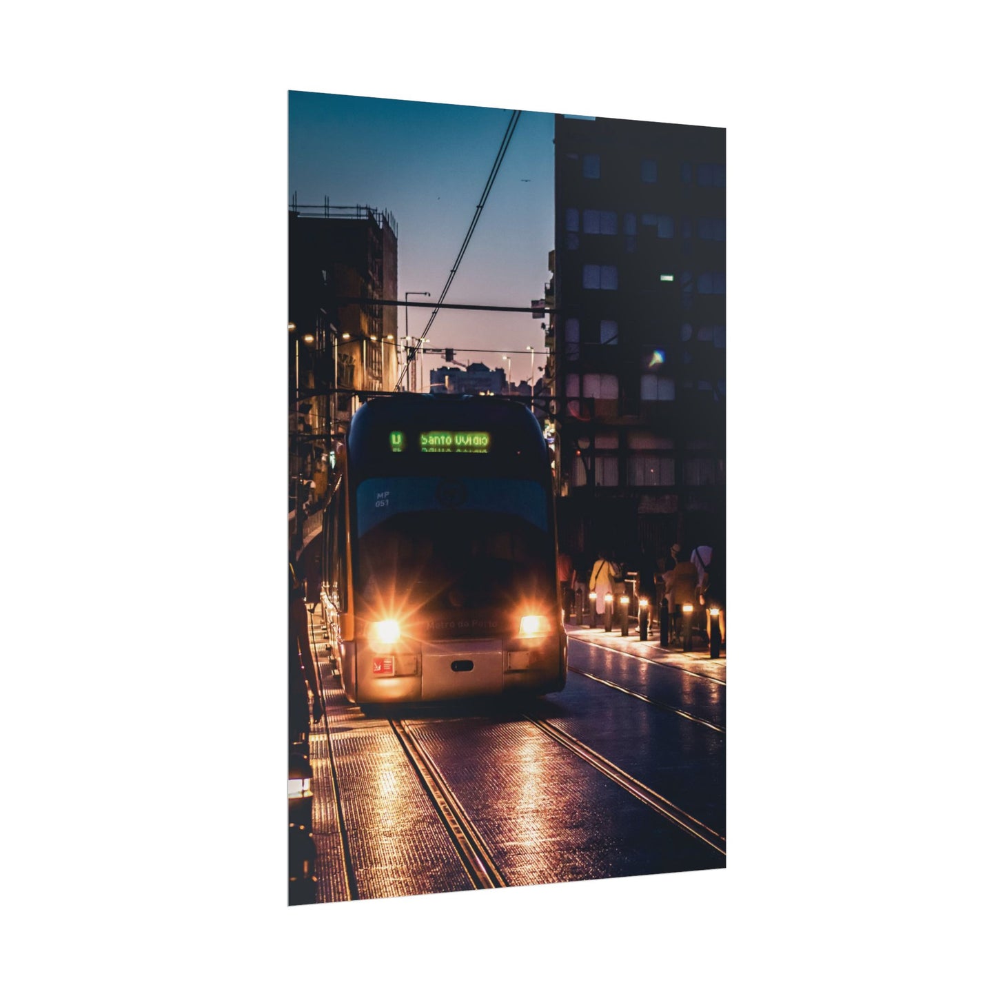 Pósters Enrollados 'Tren Urbano al Atardecer', OPORTO