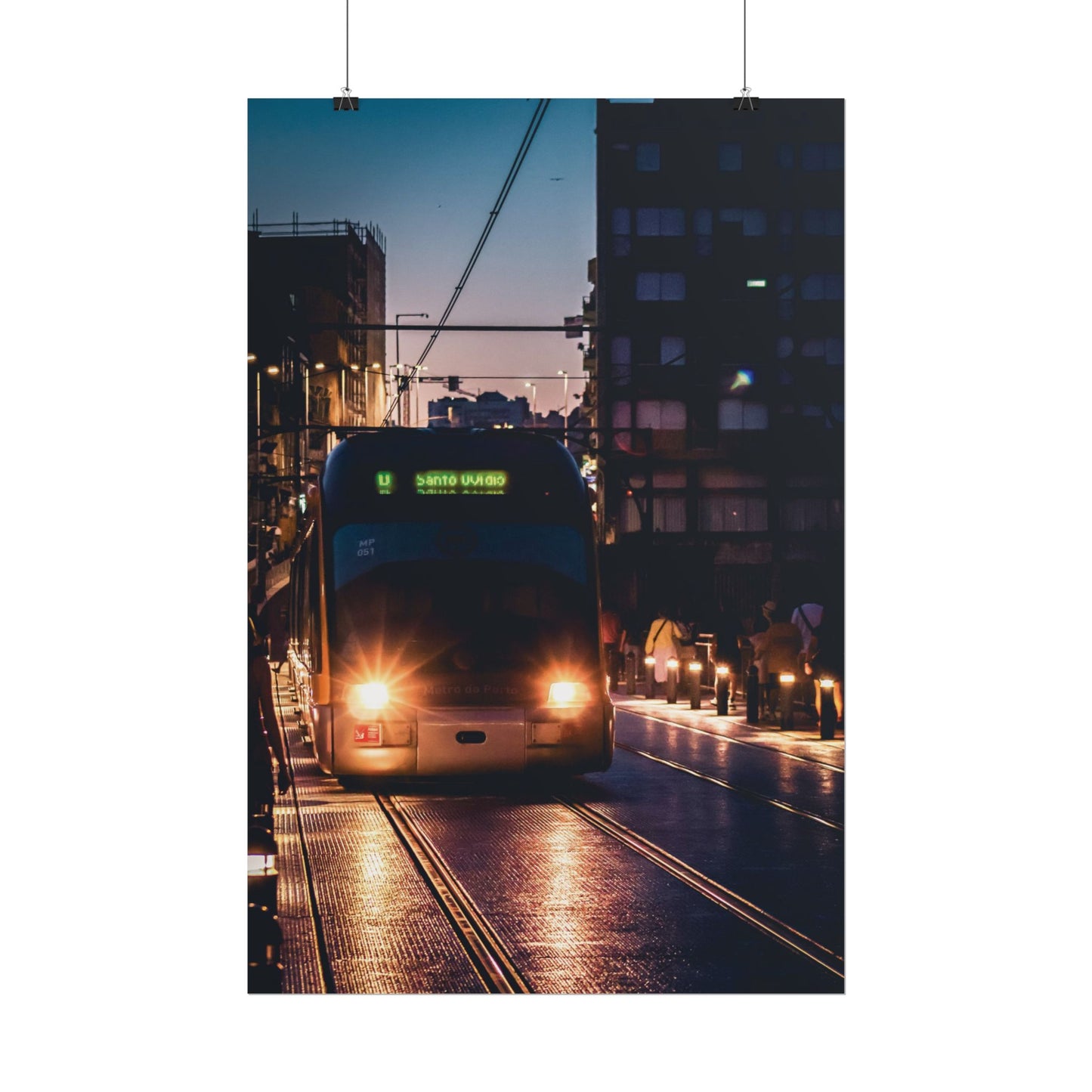 Pósters Enrollados 'Tren Urbano al Atardecer', OPORTO