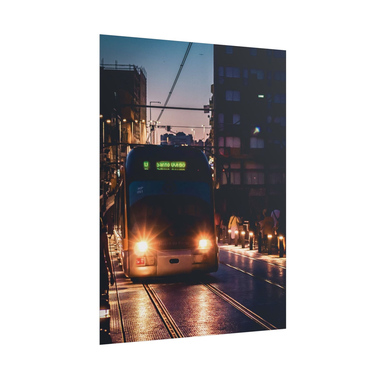 Pósters Enrollados 'Tren Urbano al Atardecer', OPORTO