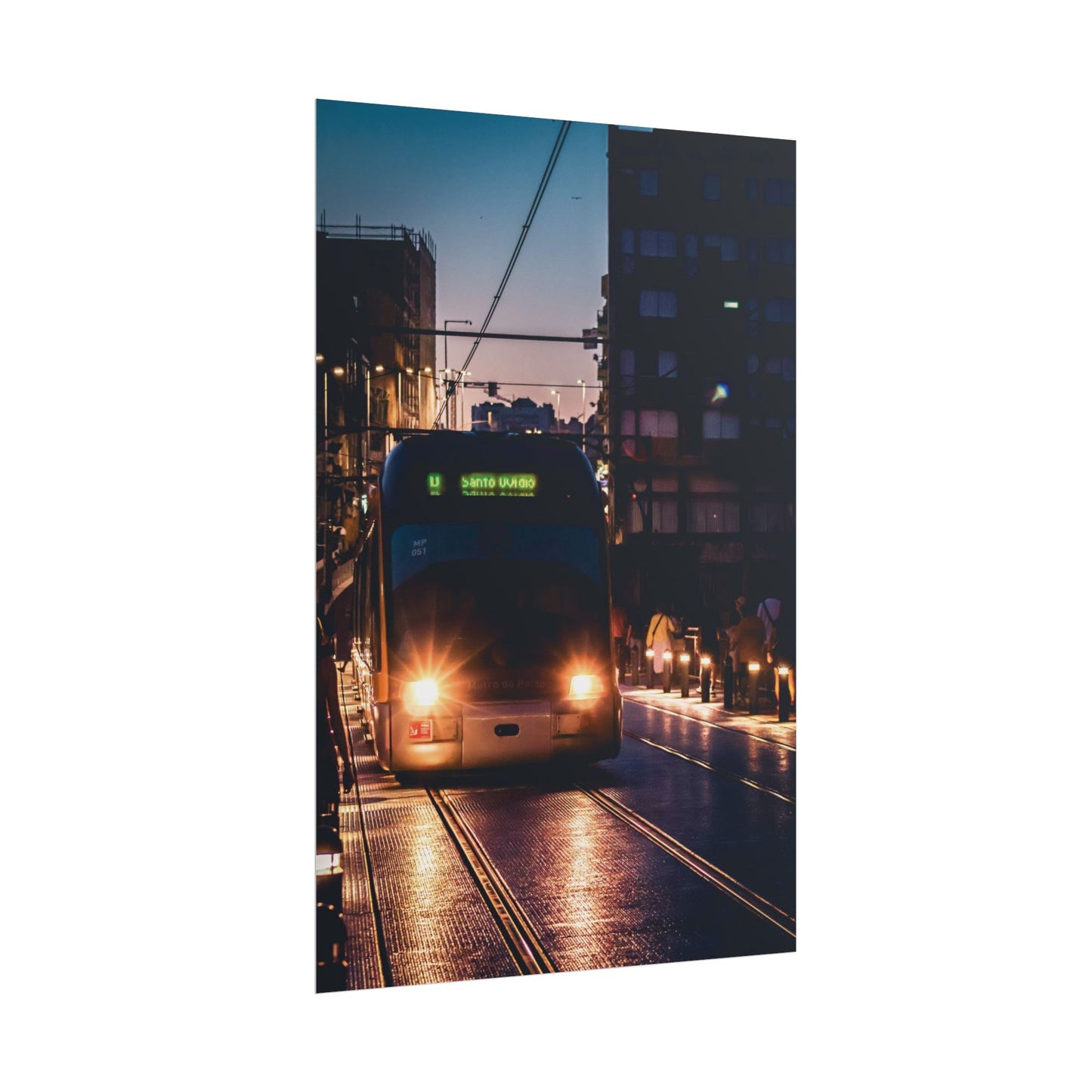 Pósters Enrollados 'Tren Urbano al Atardecer', OPORTO