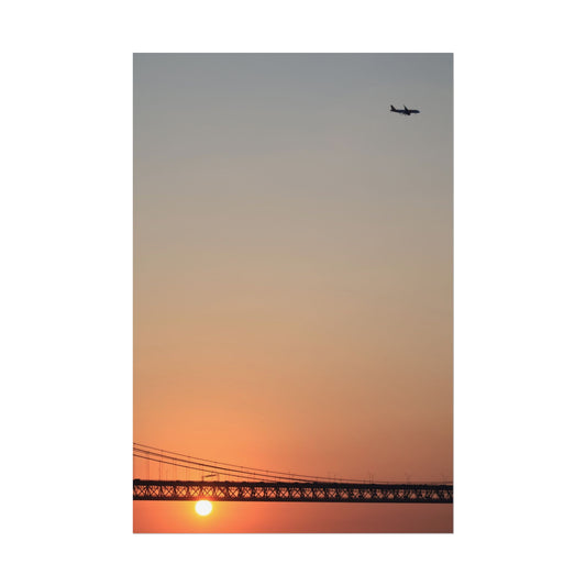 Póster Enrollado 'Avión al Atardecer', ATARDECER EN ALMADA, PORTUGAL