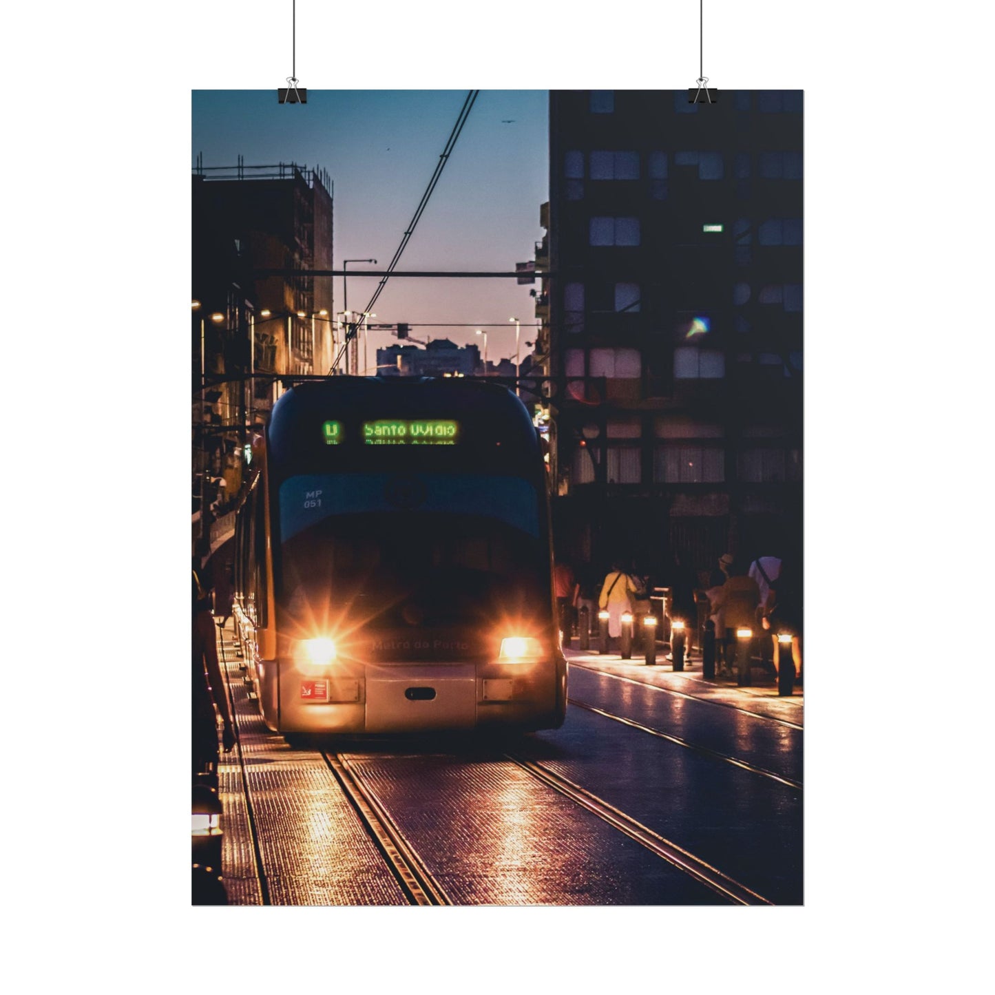 Pósters Enrollados 'Tren Urbano al Atardecer', OPORTO