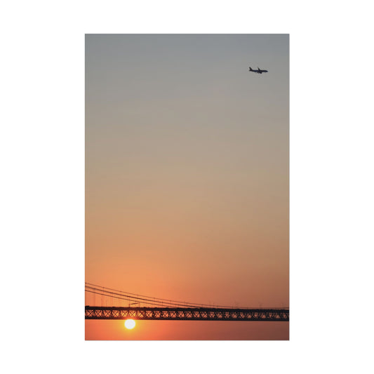 Póster Enrollado 'Avión al Atardecer', ATARDECER EN ALMADA, PORTUGAL