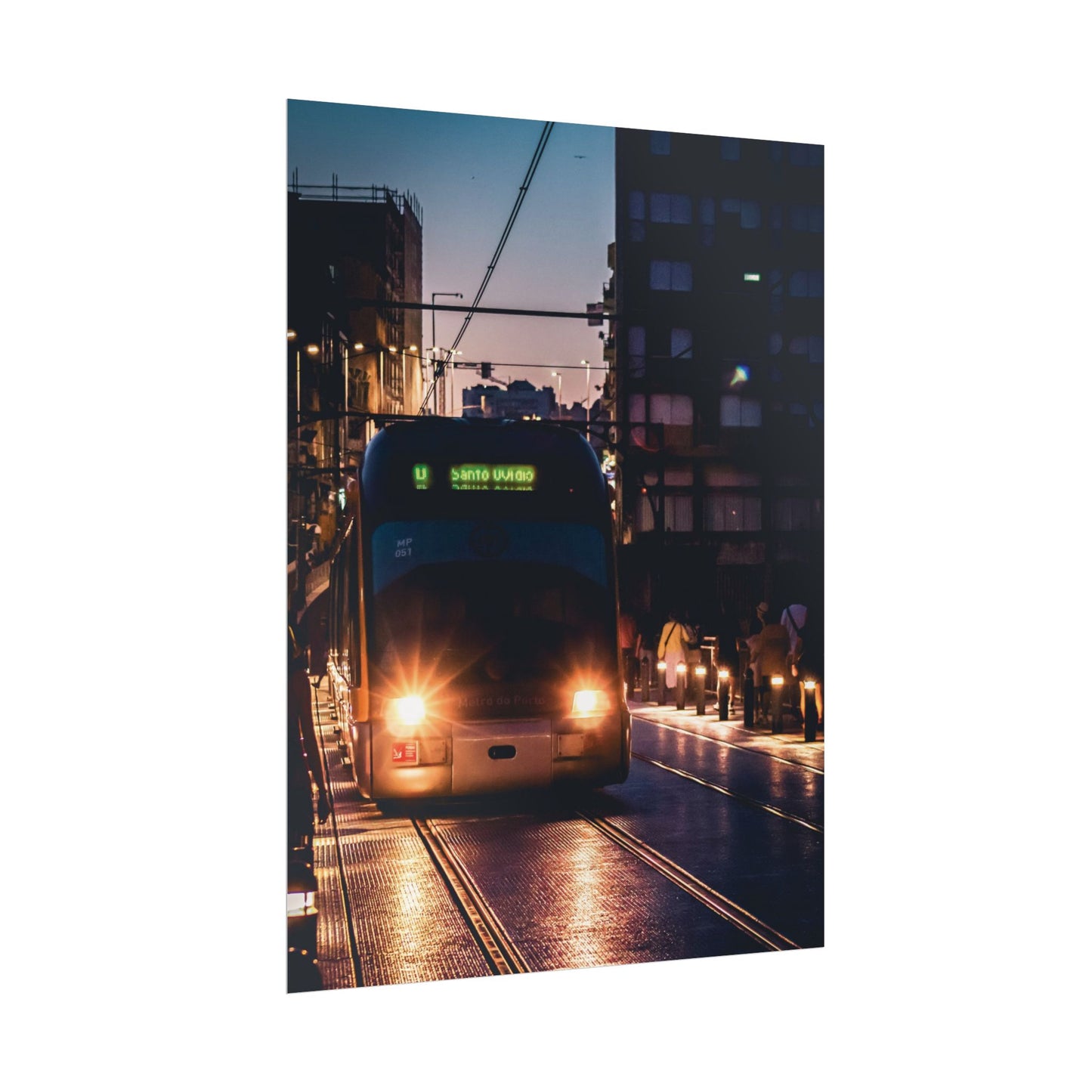 Pósters Enrollados 'Tren Urbano al Atardecer', OPORTO