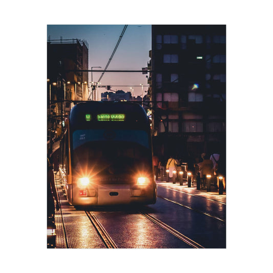 Pósters Enrollados 'Tren Urbano al Atardecer', OPORTO